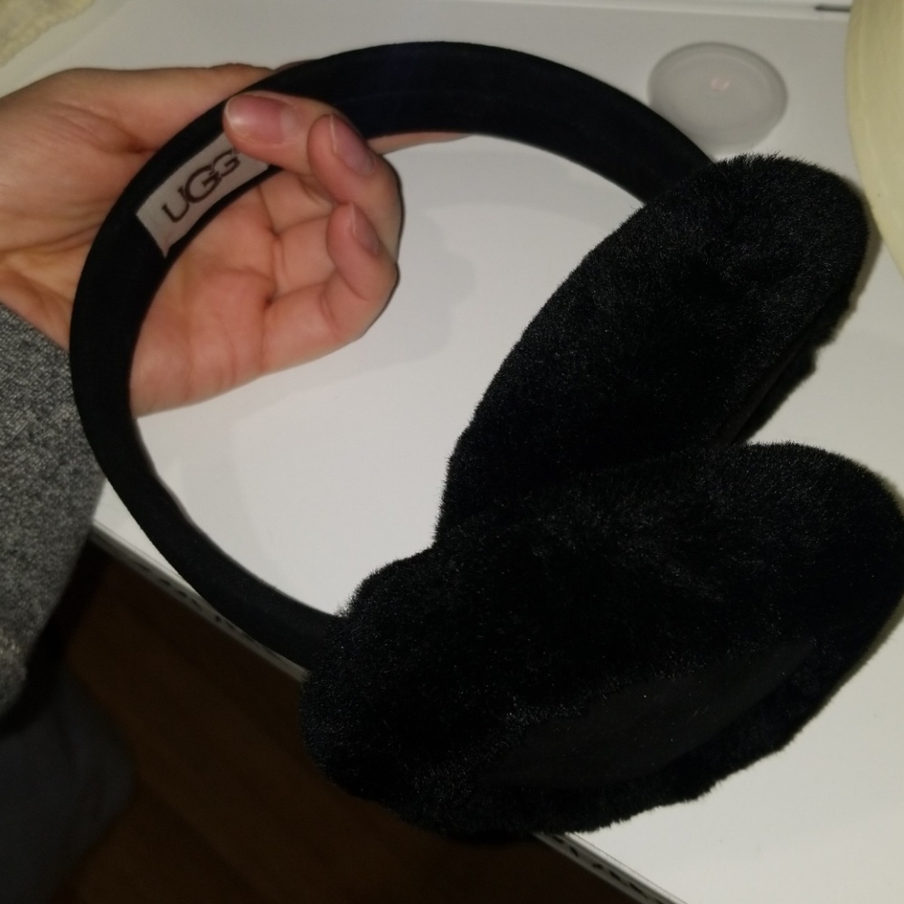 NEW WITH TAG UGG EARMUFFS